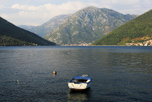 Ruderboot im Wasser